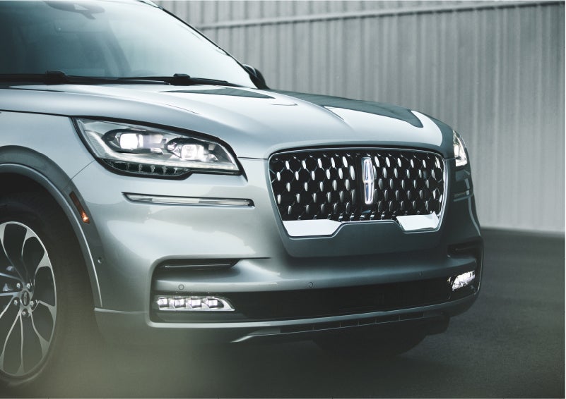 The available adaptive pixel LED headlamps of the 2023 Lincoln Aviator® SUV activated | Thornhill Lincoln in Chapmanville WV