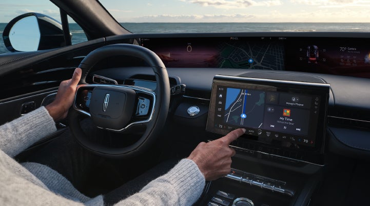 The driver of a 2024 Lincoln Nautilus® SUV interacts with the new Lincoln Digital Experience. | Thornhill Lincoln in Chapmanville WV