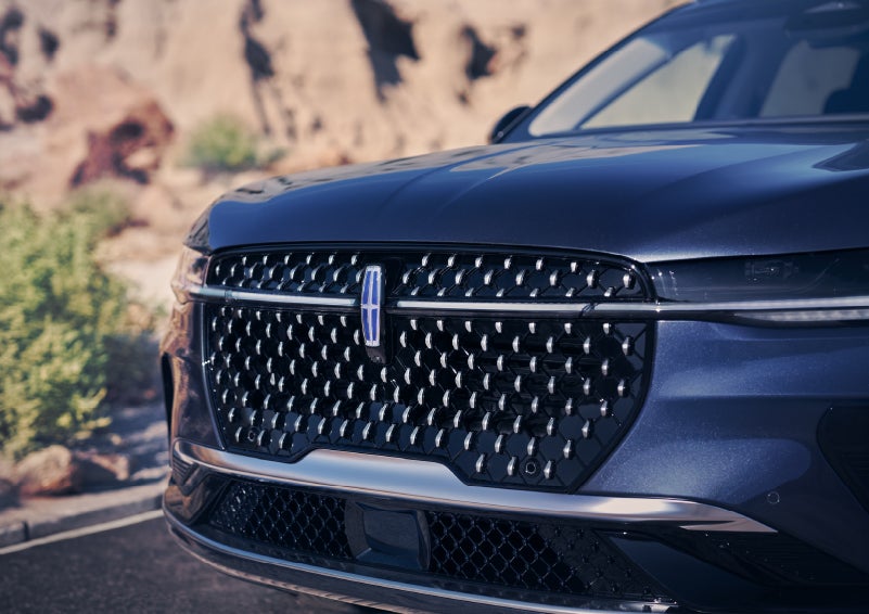 The stylish grille of a 2024 Lincoln Nautilus® SUV sparkles in the sunlight. | Thornhill Lincoln in Chapmanville WV