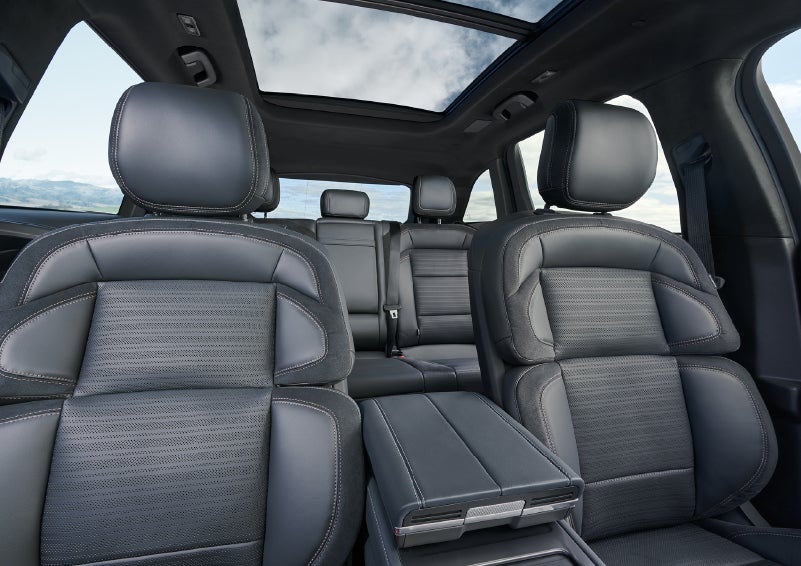 The spacious second row and available panoramic Vista Roof® is shown. | Thornhill Lincoln in Chapmanville WV