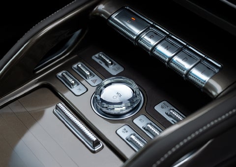 A crystal-inspired volume knob is shown in the center floor console of a 2024 Lincoln Nautilus® SUV. | Thornhill Lincoln in Chapmanville WV